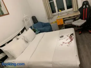 Huawei Private room & Single bed with host & 1 min to Metro - Later Check-in After at 19 - I do not like people do not respect the time - no people do not come back for sleep before midnight 24 - no book - LGBT friendly - Image 3