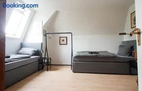 Apartment in stylish city villa - Image 4