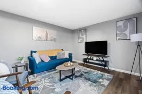 Lovely 3 Bedroom Colonial home - Image 3