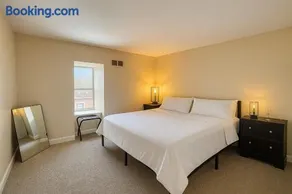 Bright Soulard Loft-King-Queen 2 Baths Parking - Image 4
