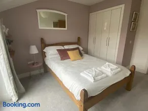 Modern Home Near Edinburgh City - Image 3