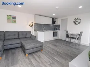 The View - Peaceful Duplex Apartment with Views, Parking & Wifi - Image 2