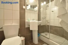 Rolandos Apartments - Image 4