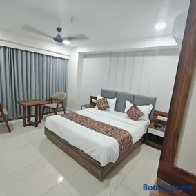 HOTEl MAPLE LEAF - Image 4