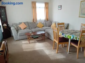 Glen Dhoo Country Cottages - Meadowview Bungalow - Image 2