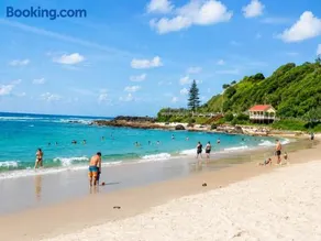 Coolangatta Coastal Apartment - Image 1