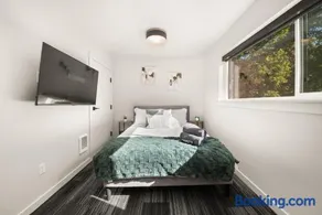 DT 2br 2bath Apartment - Image 1