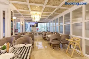Royal 9 hotel & Banquet - Image 2