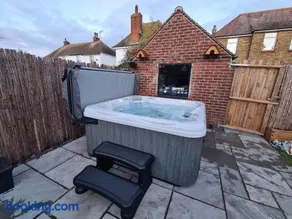 Caban Cwtch - Log fire, pool table, hot tub cinema - Image 5