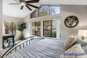 Downtown Mt Dora Home Sleeps 12 Dual Suites - Image 2
