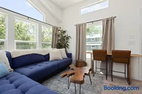 Tiny River House - Image 2