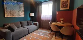 Retro a stylish apartment with a large garden - Image 3