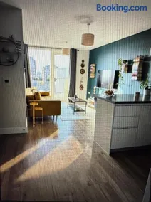 Lovely and comfortable flat in Chelsea. - Image 5