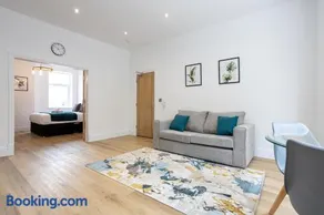 1-Bed Apartment in Manchester by 53 Degrees Property, Ideal for Long Term, Couples or Business Groups! - Image 2