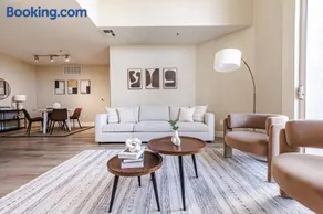 2BD Marina Condo Near Venice Beach, Pool & Free Parking - Image 2