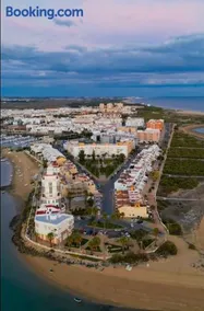 En La Playa - Image 4