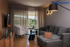 Krabo Luxury Suite - Image 1