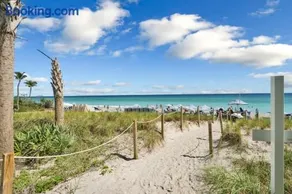 Waterfront Modern 1 BDR in Resort Beach Pool 607 - Image 2