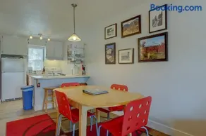 13 Lodge - Image 5