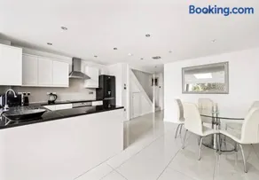 Weybridge Home - Image 4
