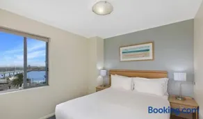 The Entrance Waterfront Apartment 525 - Image 3