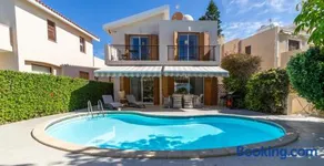 Villa Albina - Elegant 3BR Retreat with Private Pool near Coral Bay - Image 5