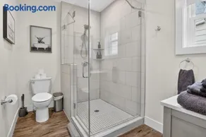 Cozy Duplex Retreat Hot Tub Full Kitchen - Image 2