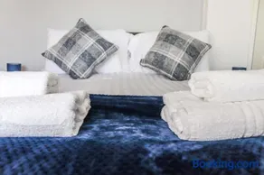 2Bedroom 3Beds WIFI Parking Contractors Coastal Location - Image 2