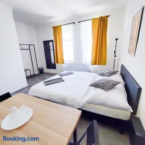 Room for 3 number1 Prague 7 - Image 1