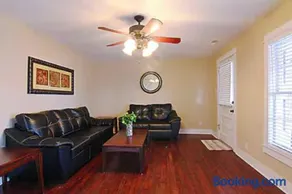 Downtown Florence Condo Pet Friendly Near Attractions - Image 1