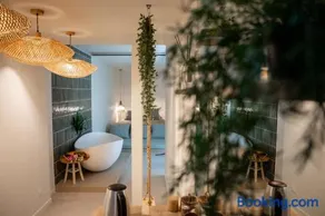 La Penida Suite avec Sauna & Baignoire - Hyper Centre Lille - Image 2