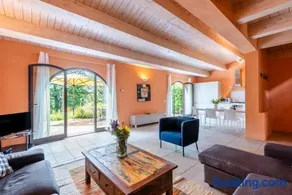 Appartement avec piscine et terrasse | Vue jardin - Image 1