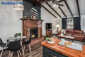 The Salty Fox-modern Vintage Cabin - Image 3