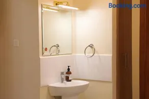 Serenity Stays-Deluxe Shawmut suites - Image 2