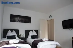 Timeless Apartment Bremen-Neustadt - Image 2