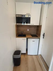 Studio calme dans villa habitée, parking privé et gratuit - Image 2