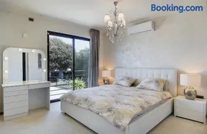 Villa Contessa Del Mar in Pula for 7 people only 200 meters from the beach & pet friendly - Image 1