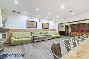 Gran Chalet Retreat - Image 2