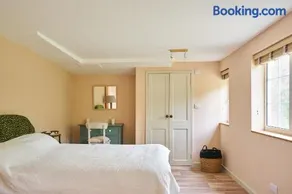 Holiday Let or B&B in Child Okeford, United Kingdom - Image 2