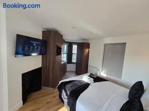 Ash Tree Hotel - Image 2