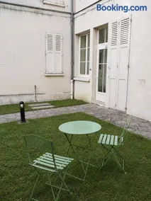 Suite sensuelle balnéothérapie, fauteuil tantra et jardin - Image 2