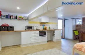 Modern & homely comfort - Image 1