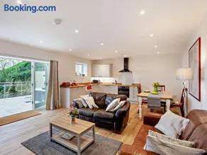 1 Bed in Wotton-under-edge oc-91936 - Image 2