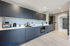 2 Bedroom Flat Sleeps up to 6 with Balcony by Elevate Living Estates Short Lets - Image 4