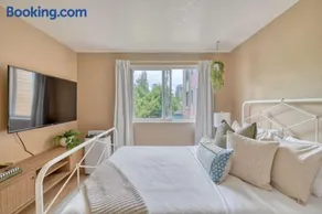Stay Portland - Adorable Bright 1 Bed Near OHSU - Image 1