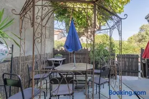 Ferienwohnung 'De Charme' mit privater Terrasse, Gemeinschaftsgarten und Wi-Fi - Image 1