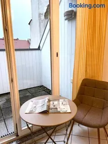 Dachgeschosswohnung mit 2 Schlafzimmern Zentrum Nord mit Aufzug - Image 2