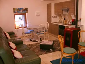 charmante maison dans un village médiéval - Image 1
