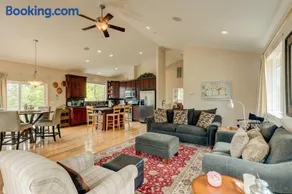 Mountain-View Eden - Spacious Balcony & Fireplaces - Minutes to Lake - Image 4