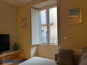 HERITAGE APARTMENTS CERDANYA al carrer Major i parking - Image 5